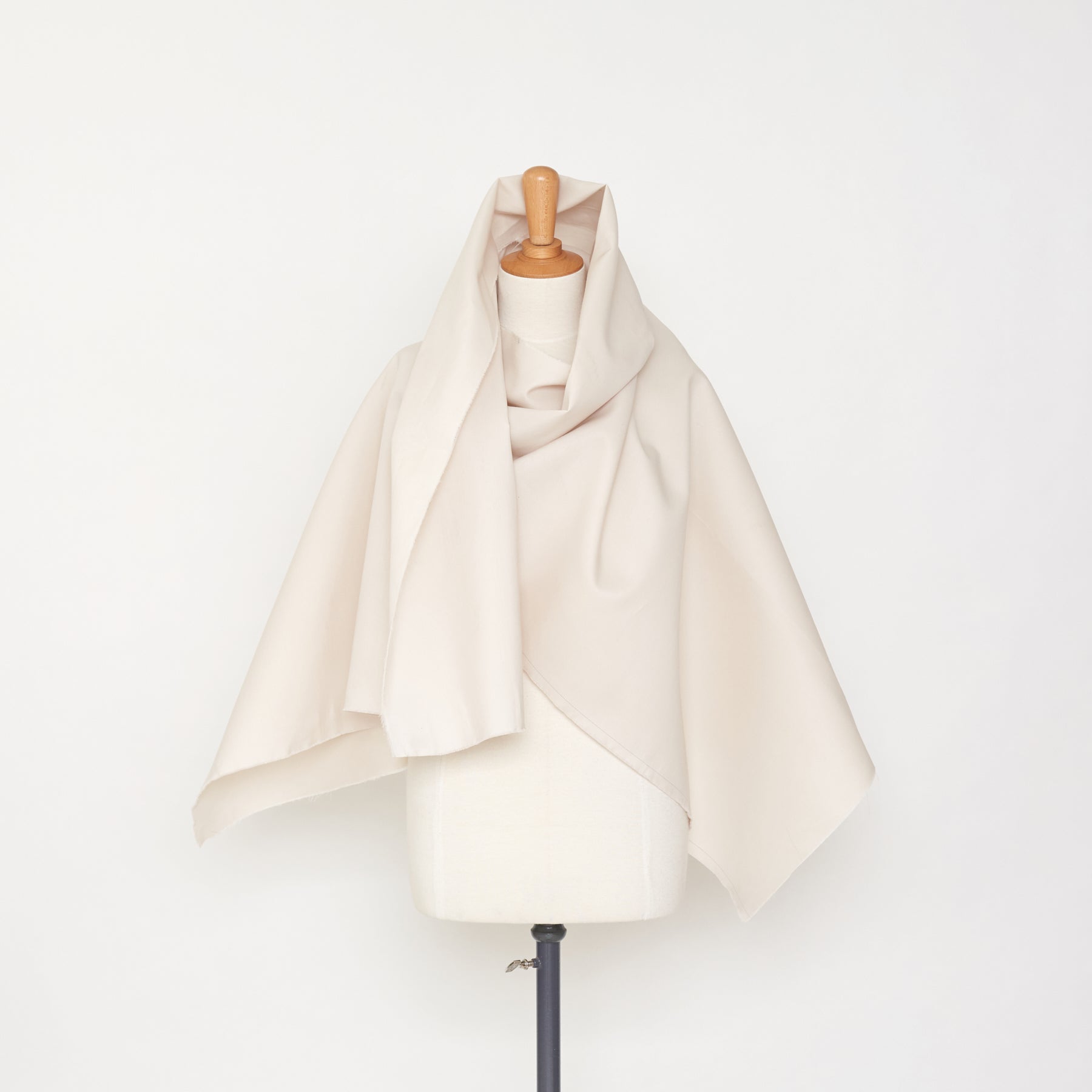 T21B00467 | Matt Wool And Silk Mikado
