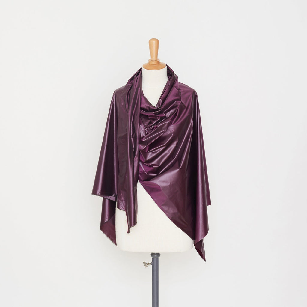 T21B00474 | Iridescent Water Repellent Windbreaker