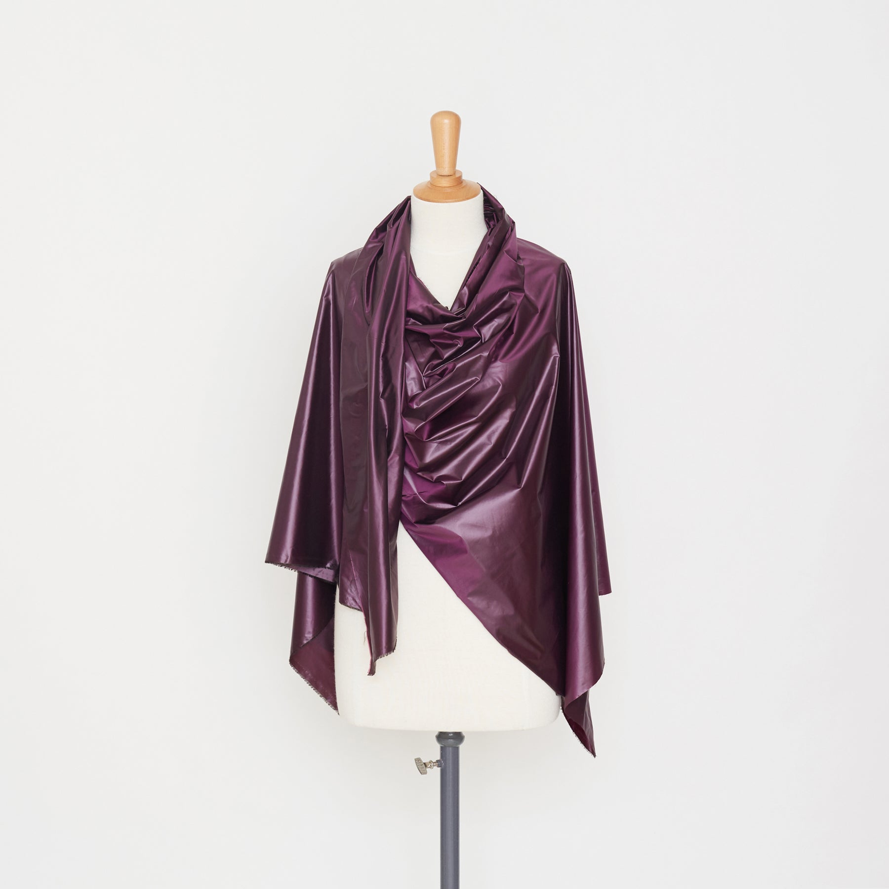 T21B00474 | Iridescent Water Repellent Windbreaker