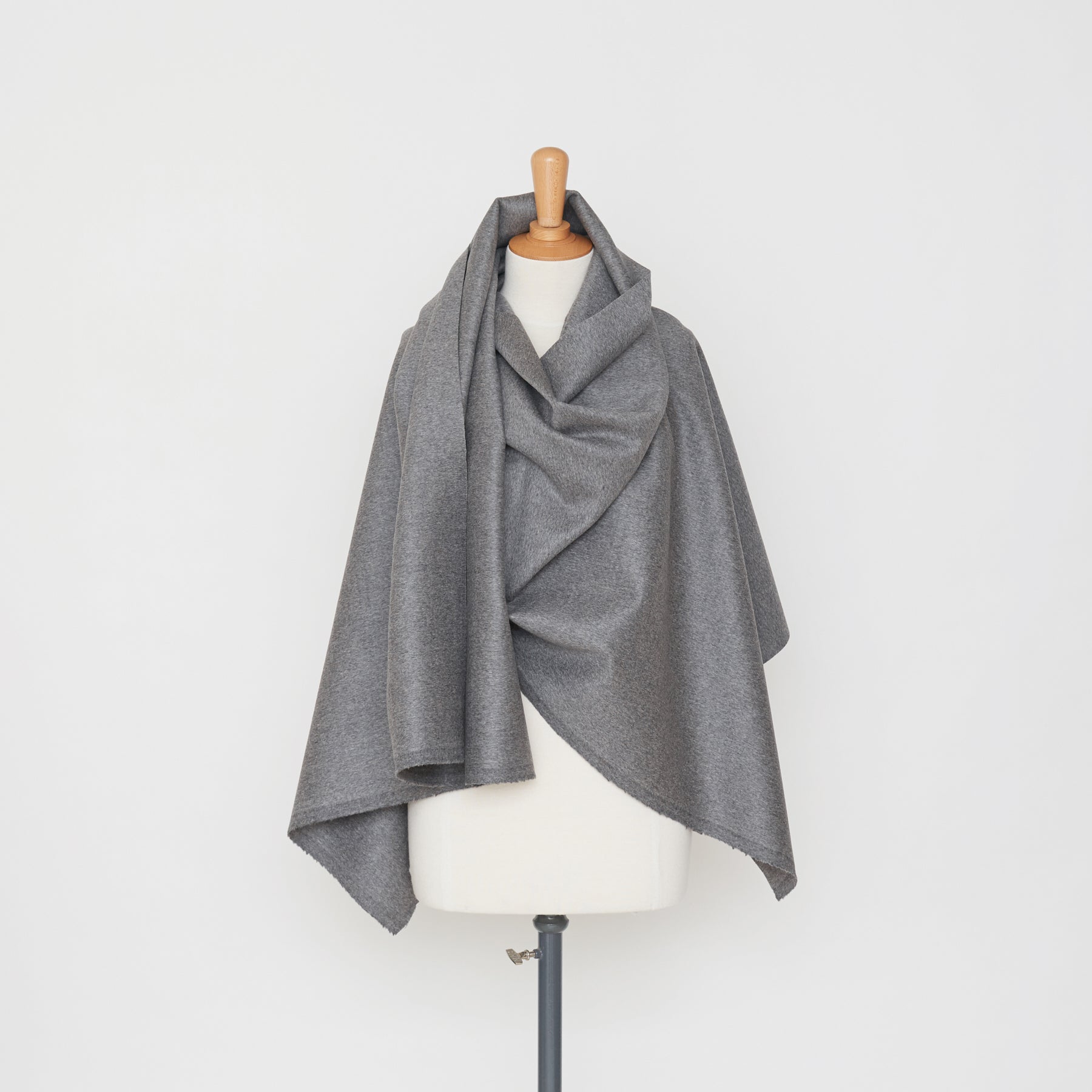 T21B00477 | Splittable Polished Cashgora Drap