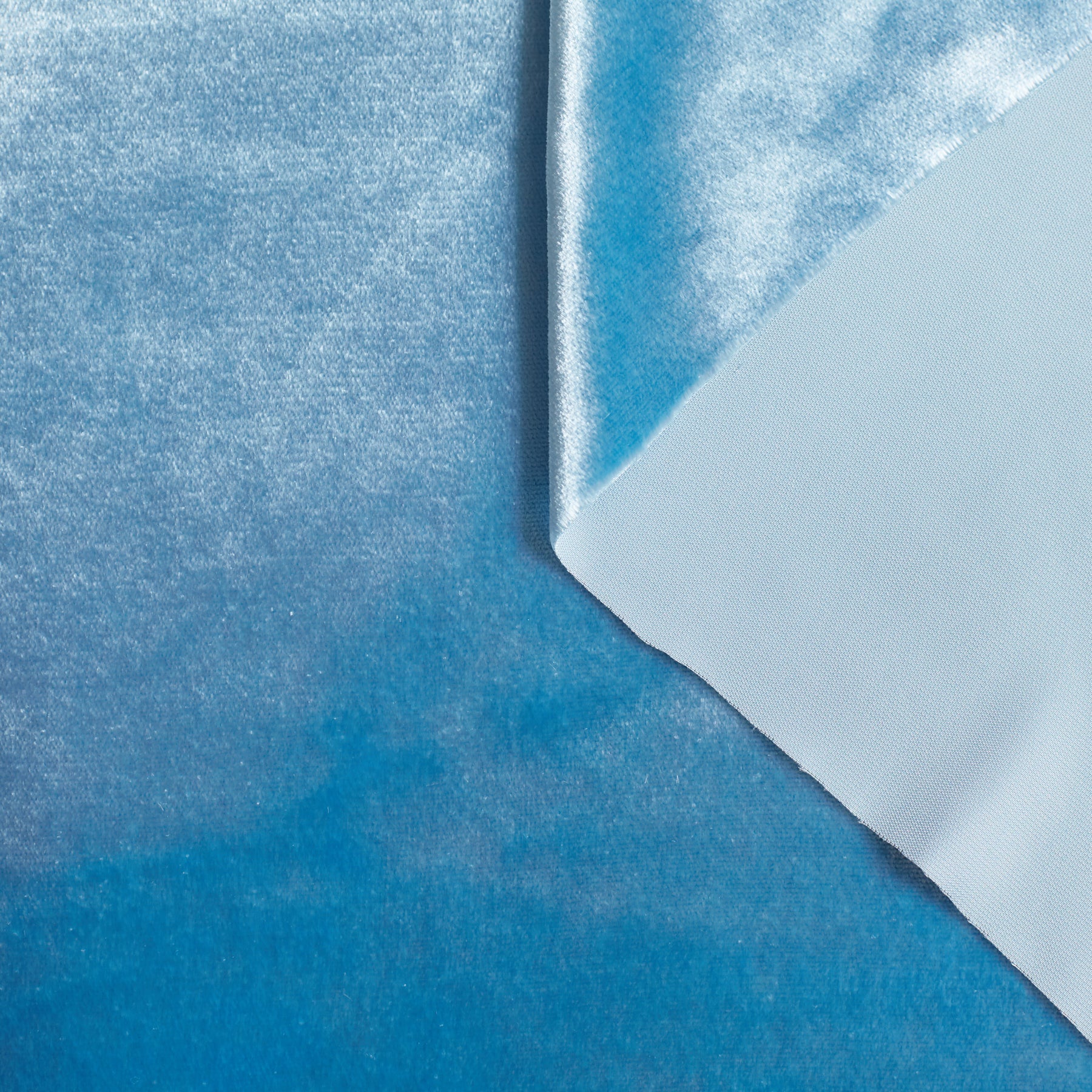 T21B00478 | Viscose and Silk Liquid Velvet